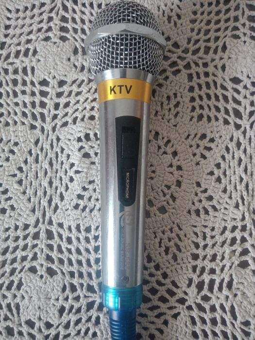 Mikrofon przewodowy dynamiczny KTV SR-688 kabel 4,90m