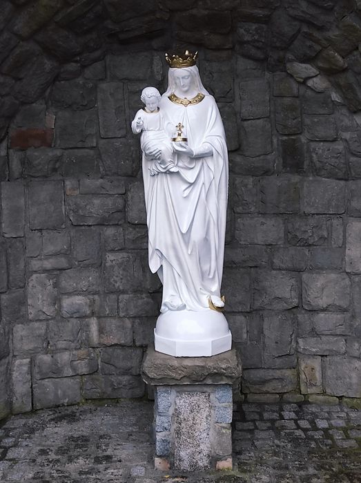 Odnawianie figur pomników grobów grawer