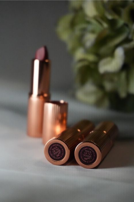 Charlotte Tilbury Matte Revolution помада Walk of No Shame