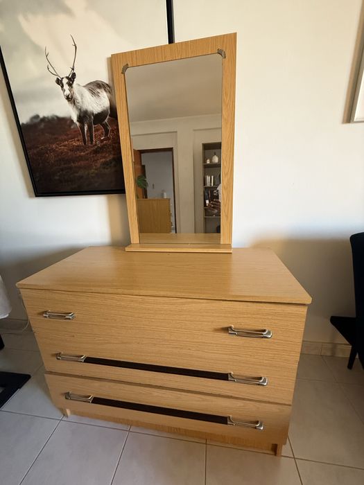 Comoda e mesas de cabeceira de quarto