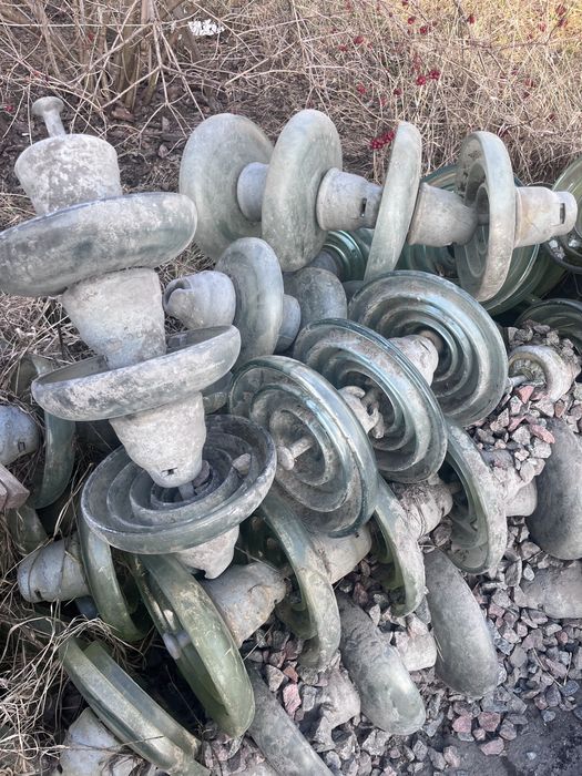 Високовольтні підвісні скляні ізолятори