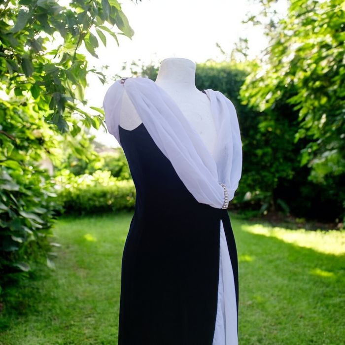 Ikona Elegancji : Vintage Black & Withe Velvet Gown