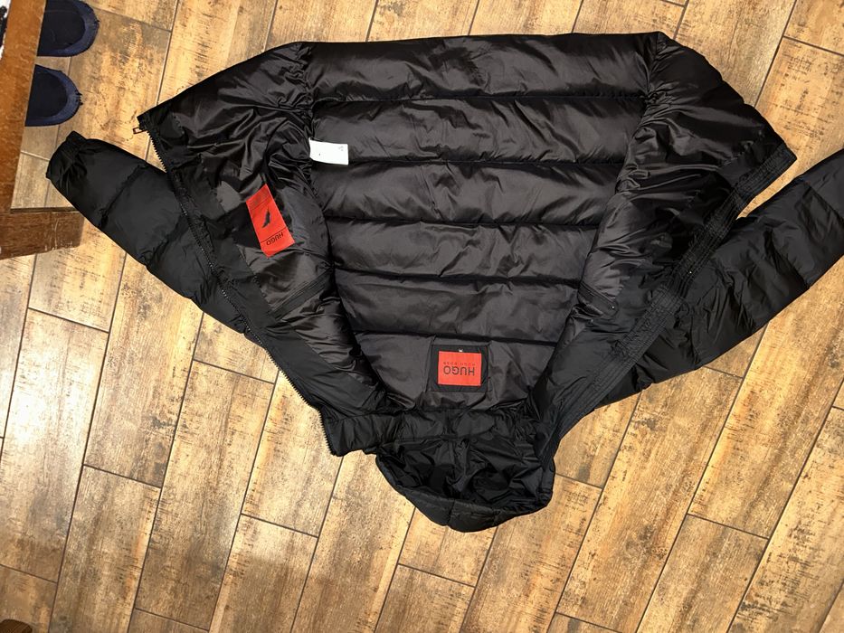 Зимовий пуховийк Hugo boss  новий
