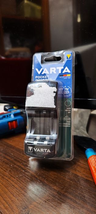 Зарядний пристрій VARTA Pocket Charger