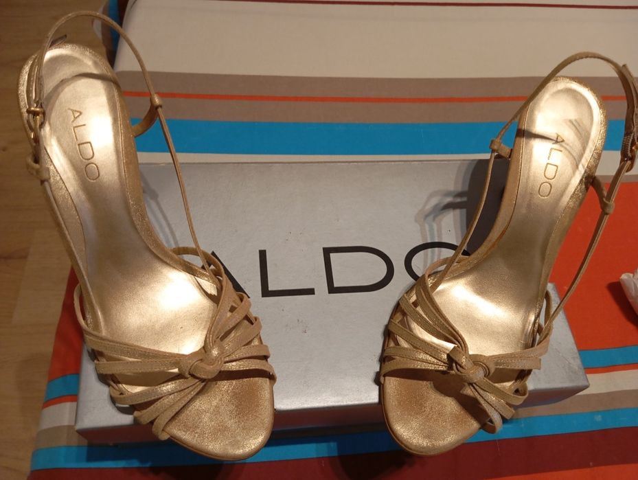 Sandalias ALDO Douradas