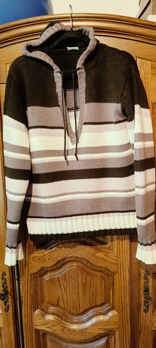 Sweter w paski z kapturem. XL