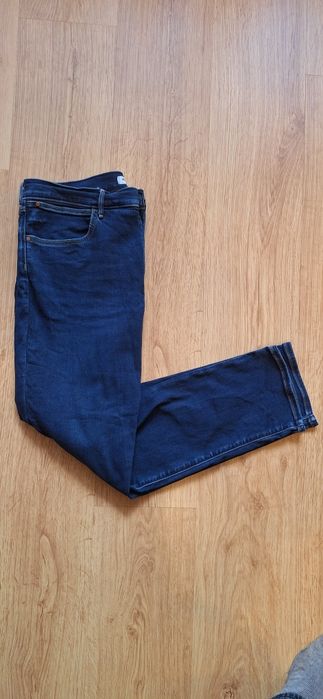 Spodnie Wrangler Stretch (dopasowujace sie do sylwetki). Rozmiar M/L. Stan igla