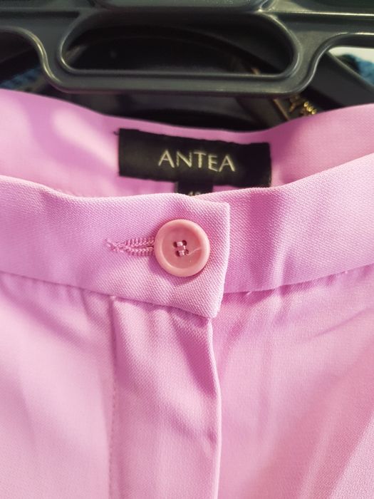 Calça rosa tipo seda