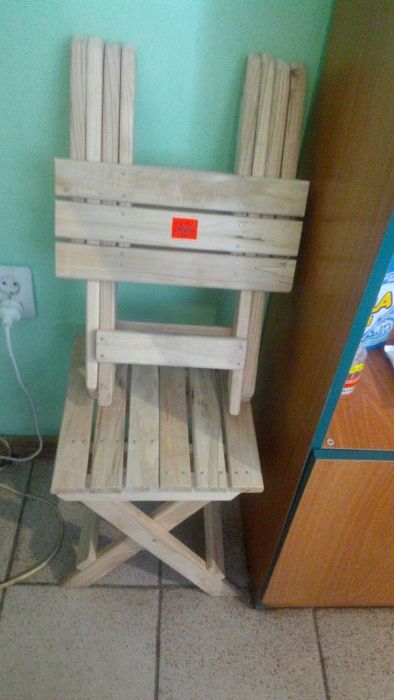 Столики та стільчики