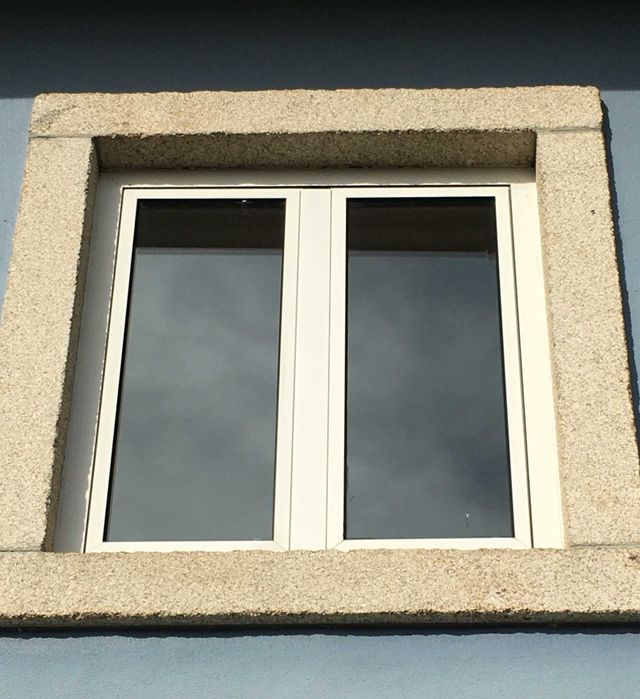 Janelas em Alumínio Bom Estado - Oportunidade de Compra!