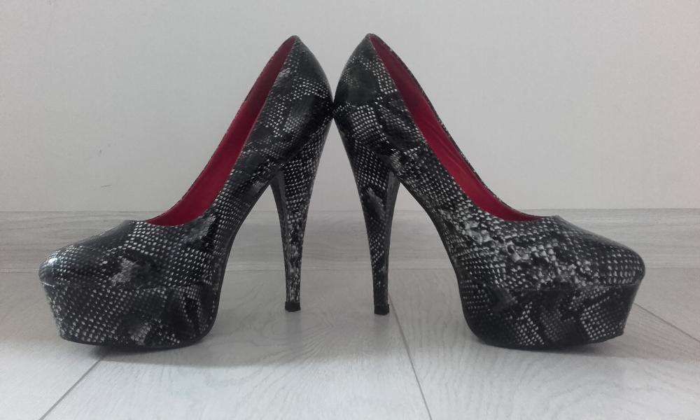 Nowe szpilki rozm. 39