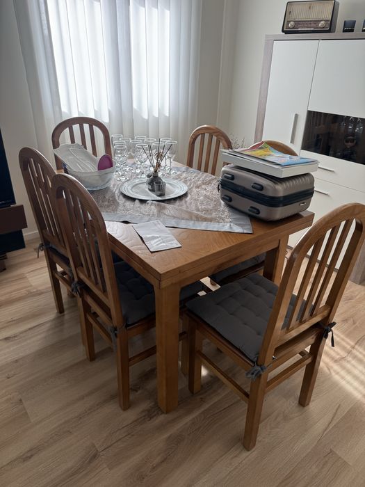 Mesa de jantar extensivel com cadeiras