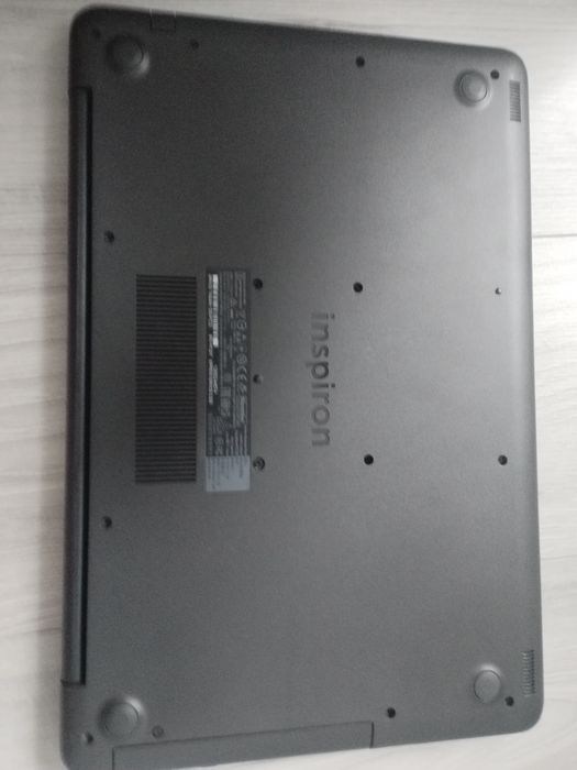 Laptop DELL Intel I3  SSD Radeon