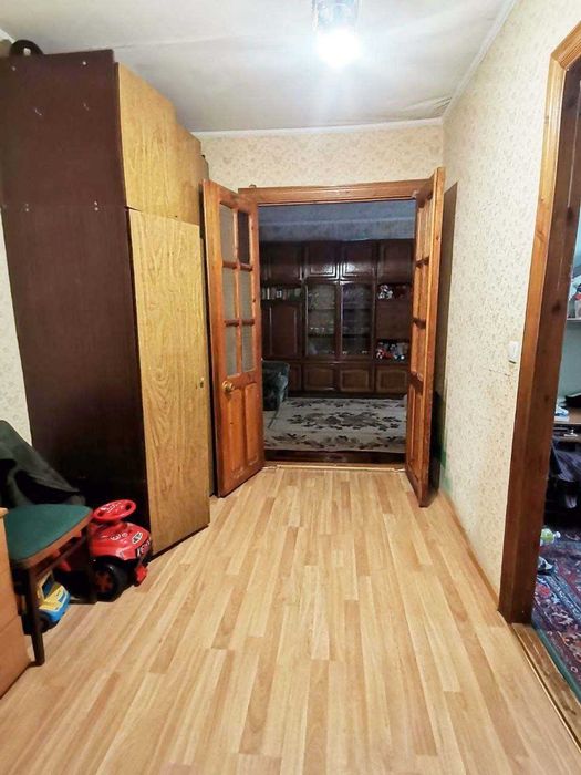 Продам простору 3 кімнатну квартиру в центрі Бородинського м-ну, вул.Ладозька. Можливо Сертифікат.