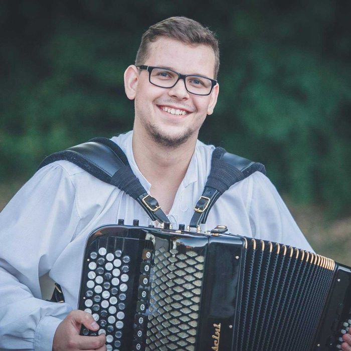 Nauka gry na pianinie i akordeonie - online i z dojazdem do ucznia
