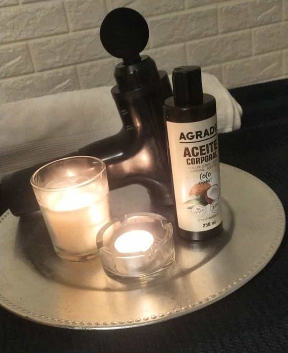 Spa de pés e massagens, drenagem e limpeza de pele.