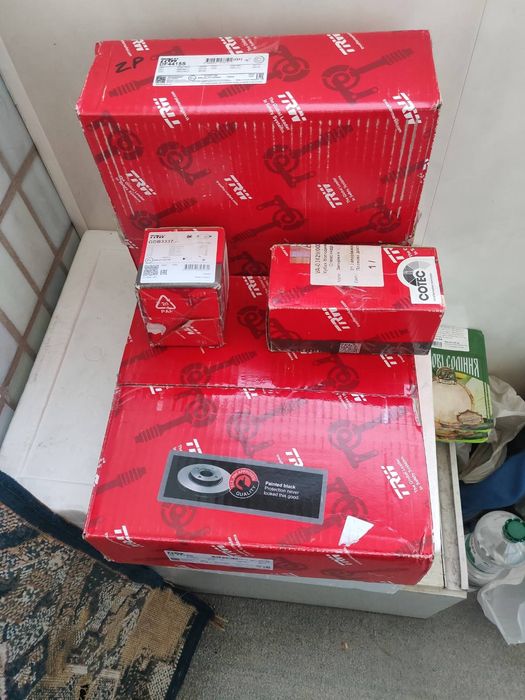 Продам тормозные диски и колодки