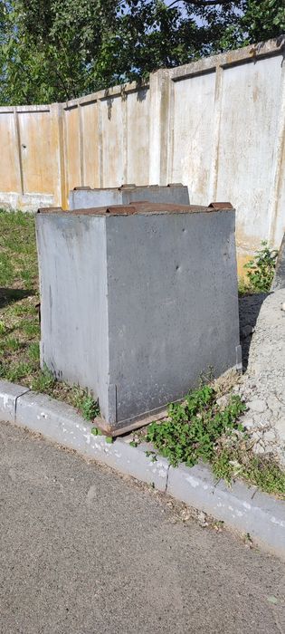 Металеві мусорні контейнери