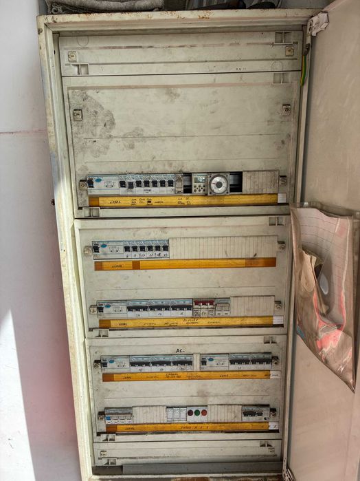Quadro elétrico completo usado