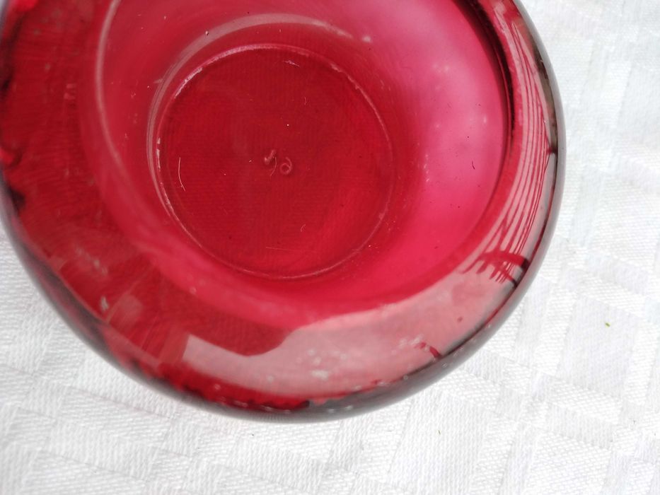 Três Pequenos Castiçais Vermelhos