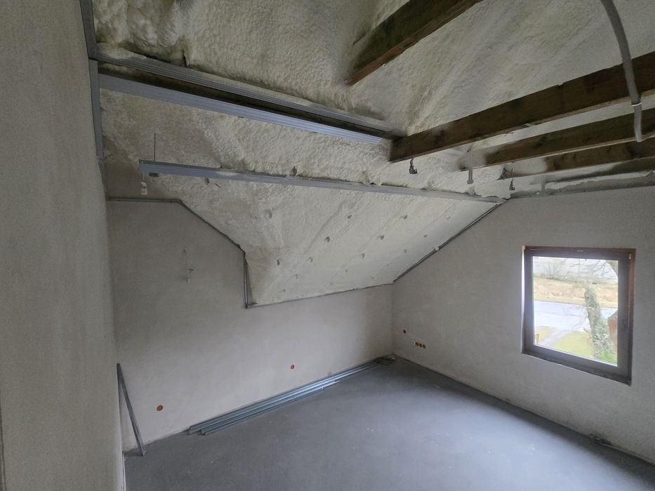 Izolacja Pianą PUR Poddasza Fundamenty Hale