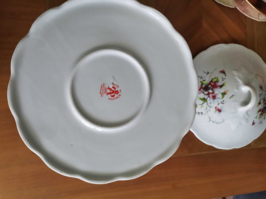 Супниця , каструля