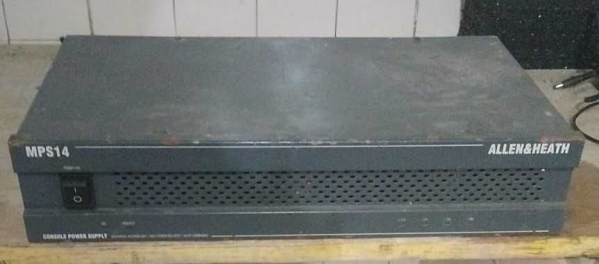 Mesa de Som Analógica Allen & Heath ML4000 (48 Canais) + Flightcase