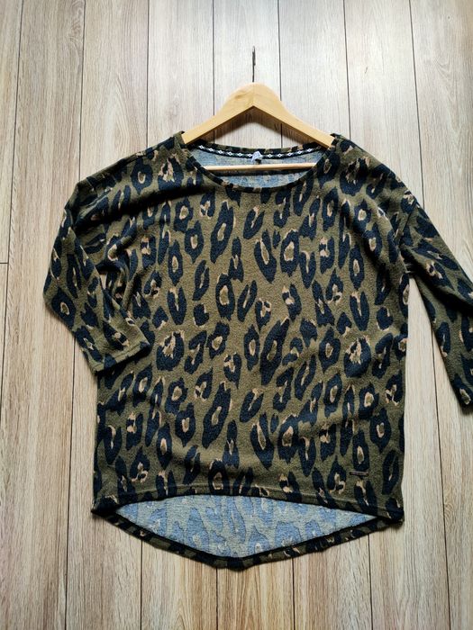 Nowy Lekki sweterek panterka