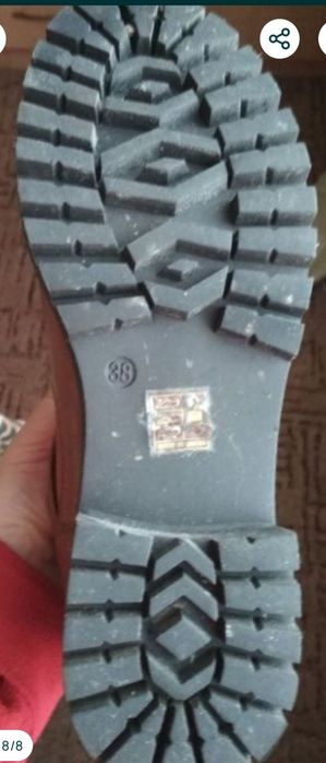 Черевики, чоботи жіночі