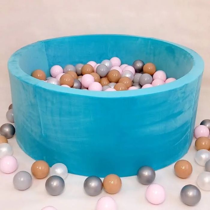 Сухий басейн з кульками