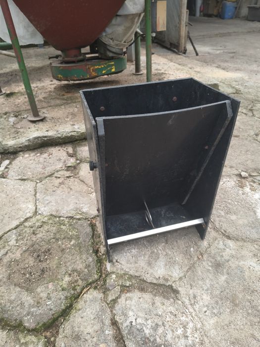 Karmiki dla prosiąt w porodówce