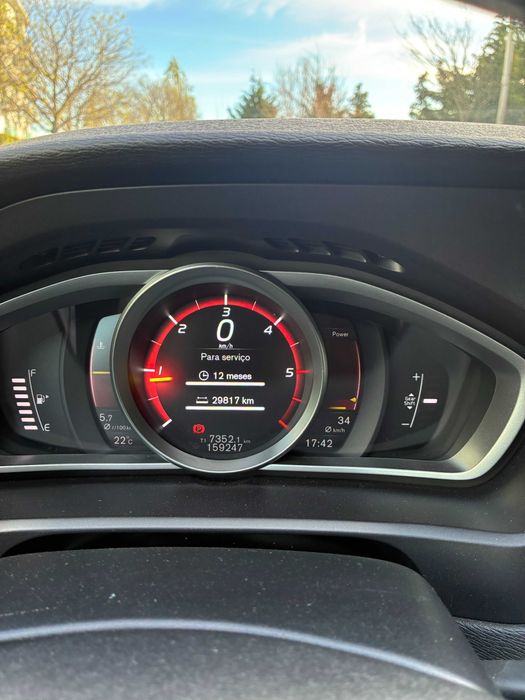 Volvo V40 R Design em estado impecável