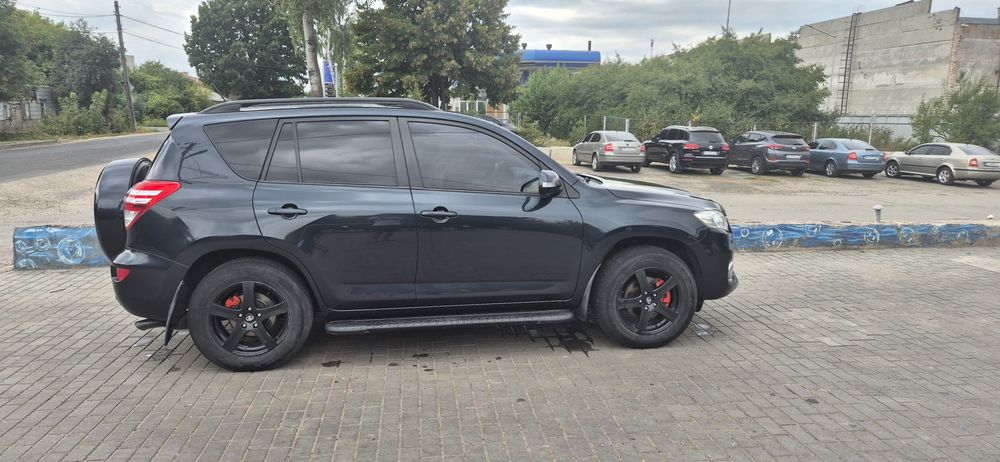 Продам доглянутий автомобіль TOYOTA  RAV4