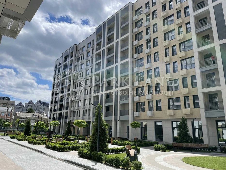 Продаж трьохкімнатної квартири в ЖК Ярославів Град без ремонту