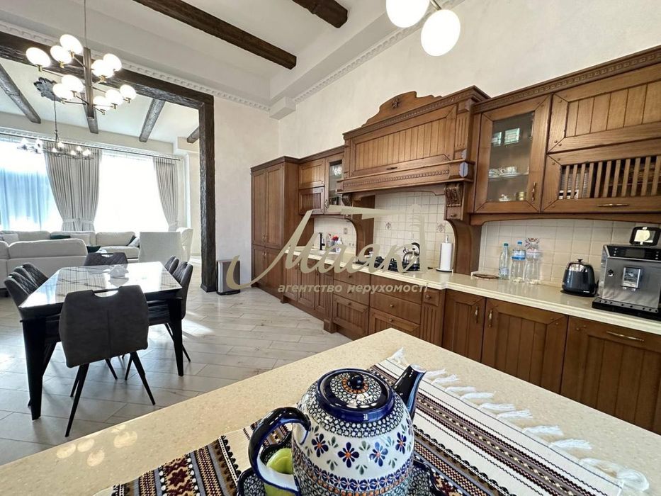 Крутий будинок з новим ремонтом в тихому місці.