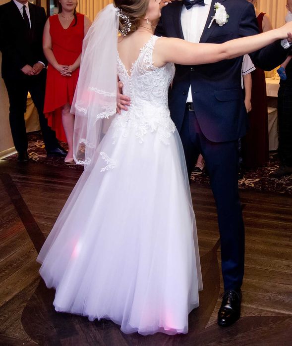 Suknia ślubna plus welon