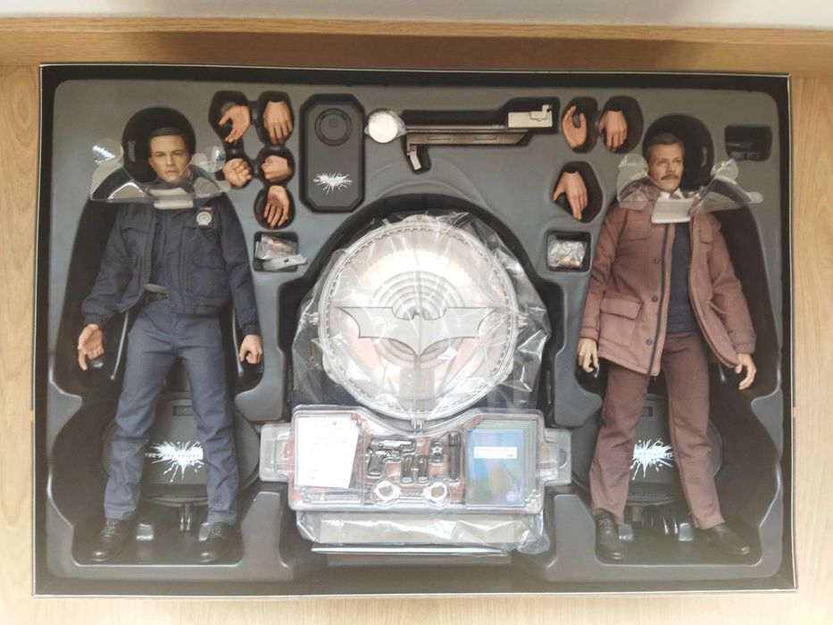 Hot Toys MMS 275 The Dark Night Rises 1/6 Figura Colecionável Batman