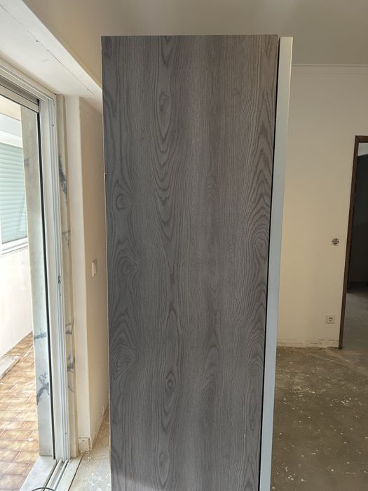 Roupeiro com espelho