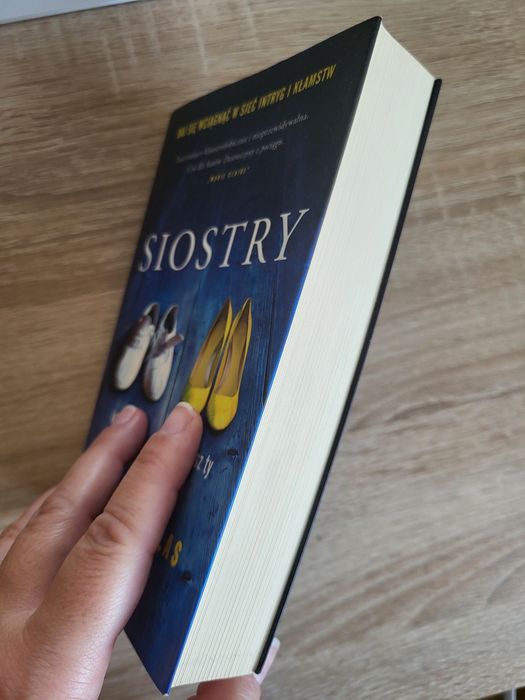 Claire Douglas Siostry