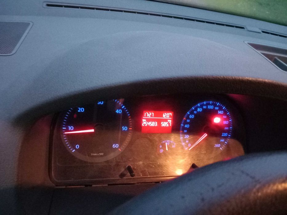 Vendo Vw caddy com AC