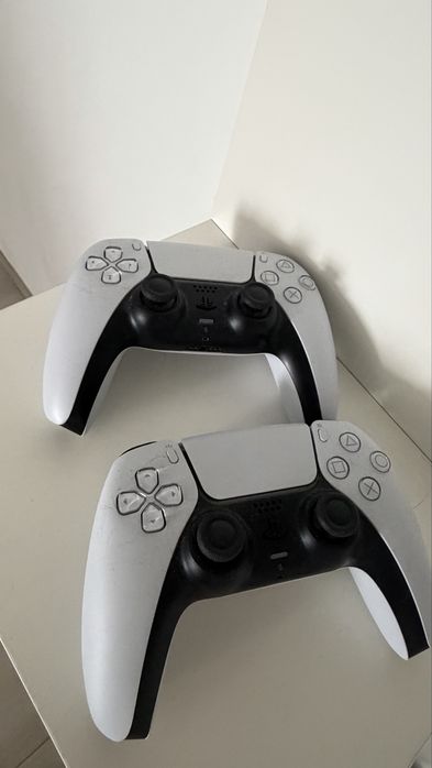 PS5 Versão  digital e 2 comandos