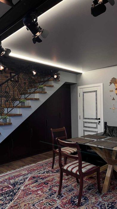 Видовий пентхаус з авторським ремонтом! Центр!