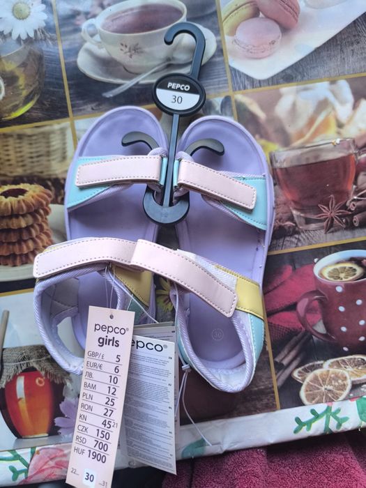 Nowe świecące sandały