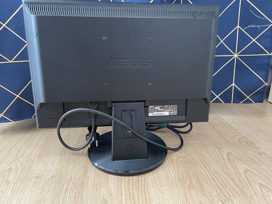 Monitor ASUS, używany.