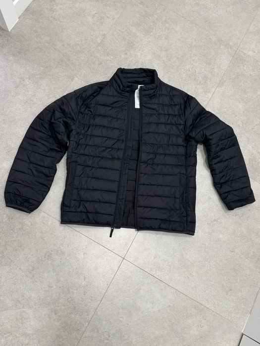 Чорна куртка Gap