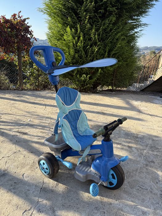 Triciclo infantil com pega para adulto e assento