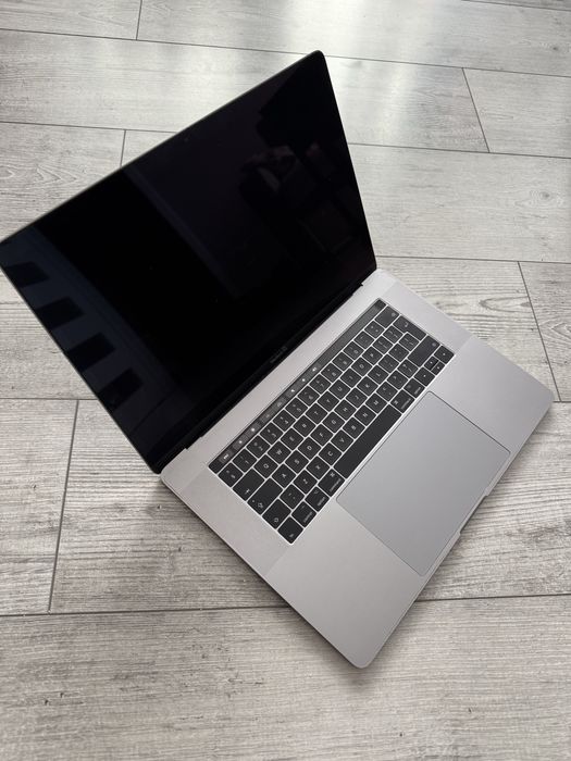 MacBook Pro 15 2017 i7/16GB/512GB uszkodzony LCD