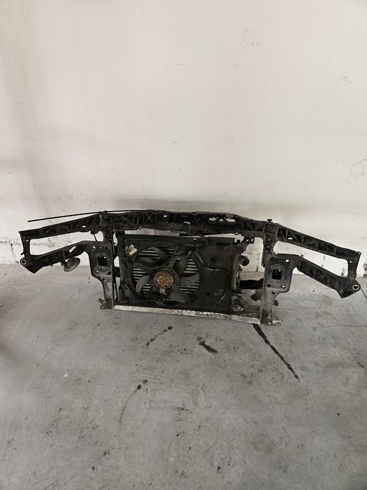 Opel Corsa D pas przedni