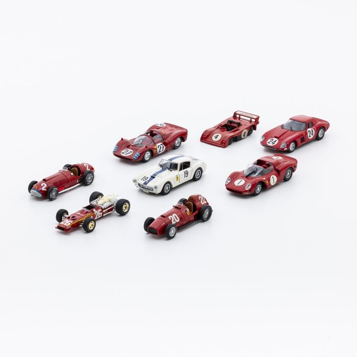 Brinquedos - Oito carro miniaturas Ferrari