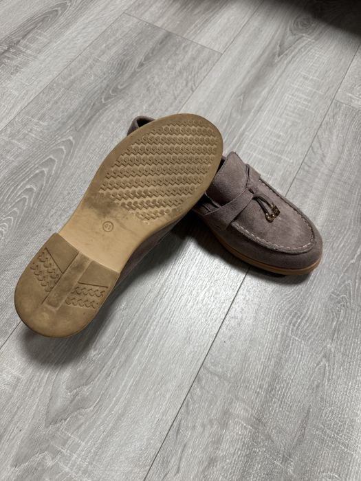 Замшеві бежеві лофери